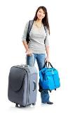 Frau mit Koffer und Reiseschlafsack