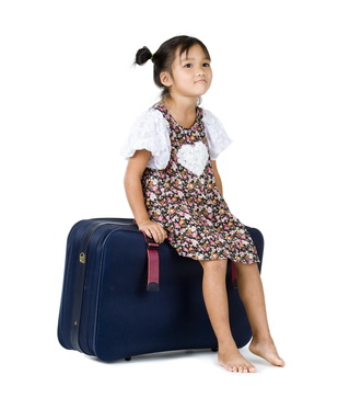 Reiseschlafsack für Kinder, Mädchen freut sich auf Reise